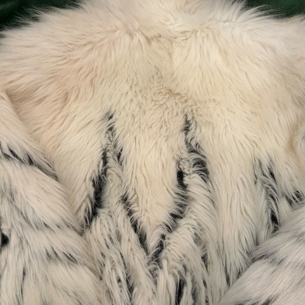 Elegant Faux Fur Teddy Jacket - White and Black - Picture 5 of 11